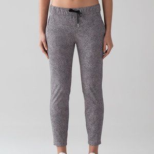 Lululemon Athletic On the Fly Pants *EUC* (Size 8)